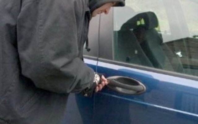 A fost prins unul dintre spărgătorii de autoturisme din Tomis Nord